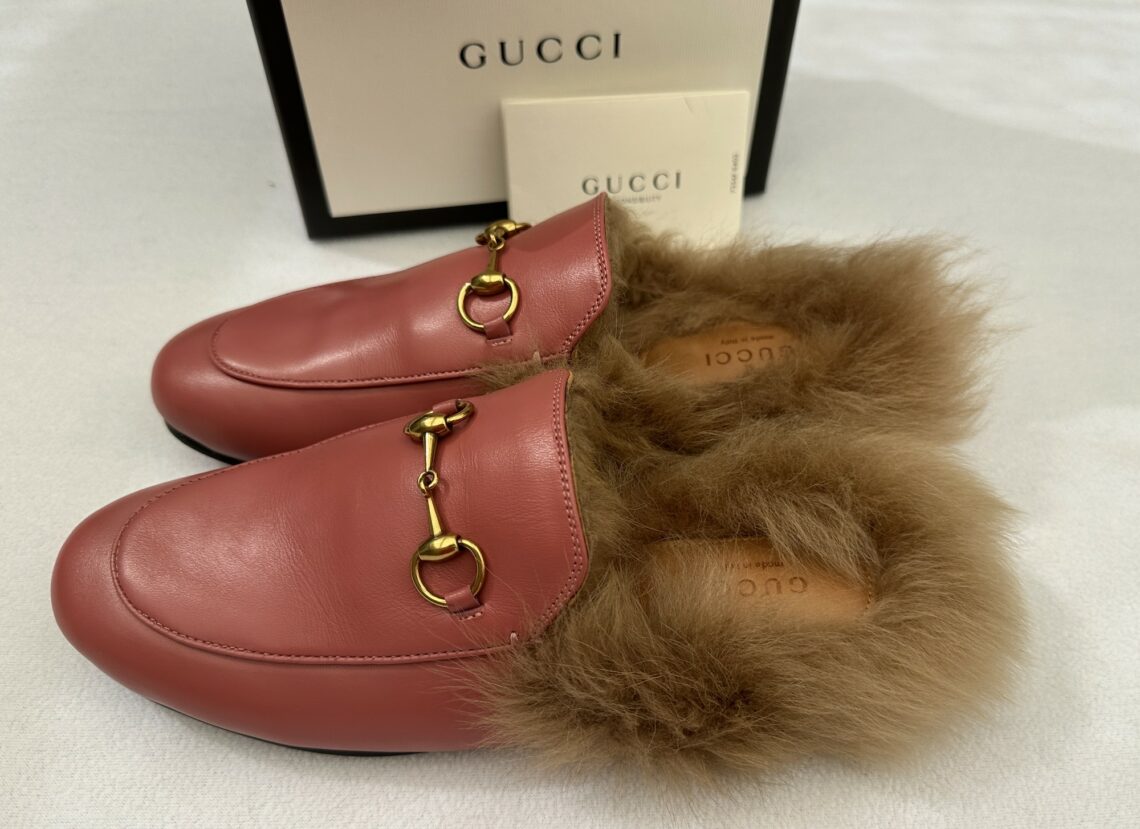 Timeless Classic and Always in Fashion Stylish Gucci Princetown Fur Slippers Slides Mules in Mauve Pink with Gold Horsebit Detail