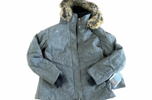Obermeyer Tuscany II Ski Jacket Comes in Petite Sizes and fits short curvy frames beautifully.